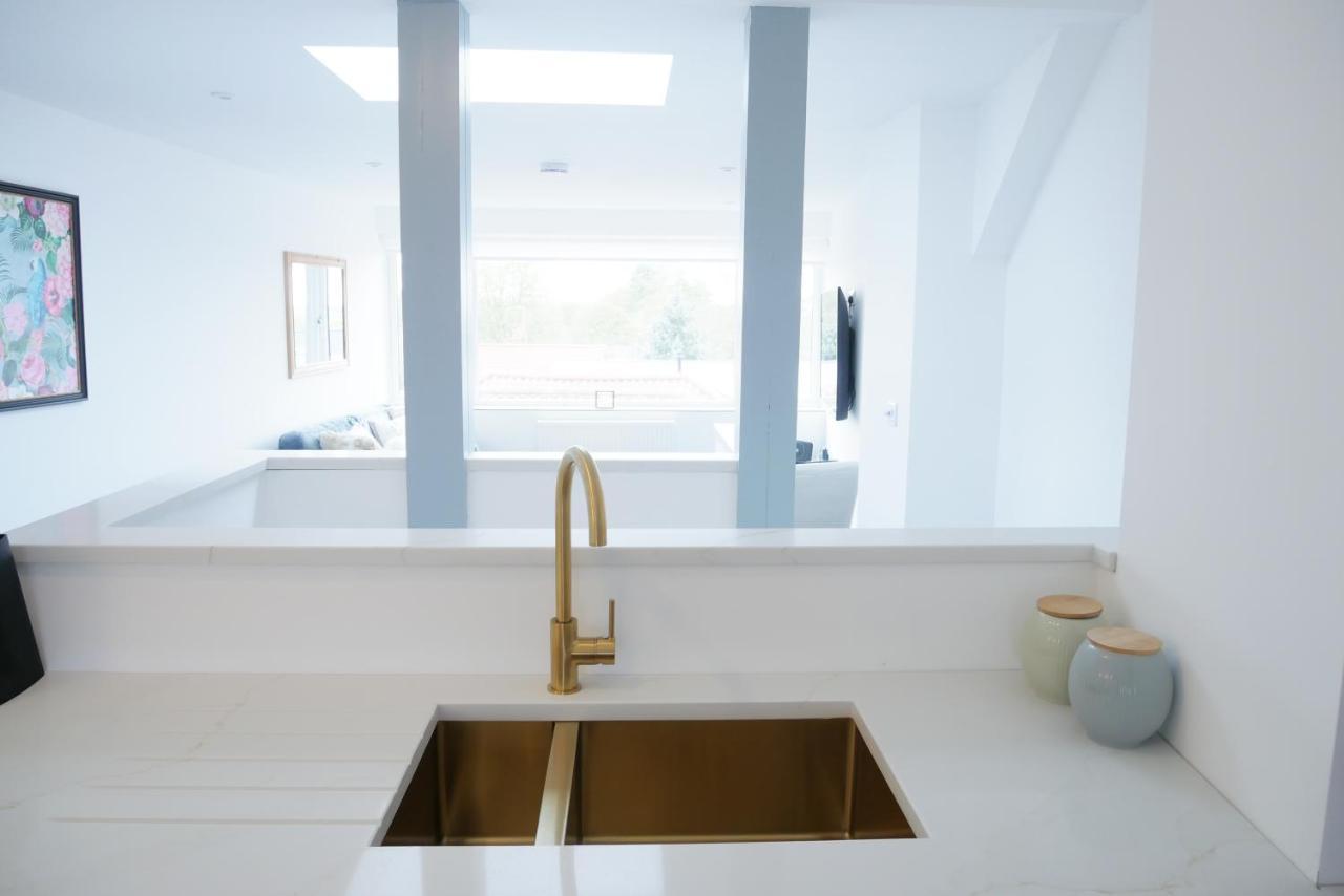Sunset View, 2 Bedrooms In The Heart Of Holt With Parking Exterior foto